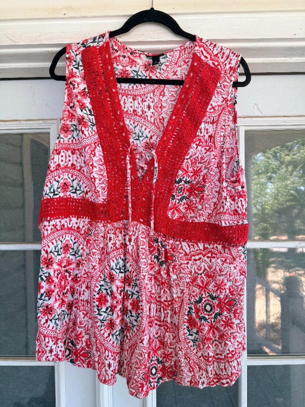 Torrid Red and white floral crinkle gauze crochet lace up tank top  size 3